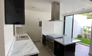 Casa con alberca tres recamaras en Burgos Cuernavaca Morelos