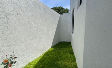 Casa con alberca tres recamaras en Burgos Cuernavaca Morelos