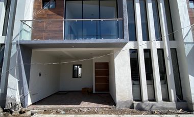 Casa con alberca tres recamaras en Burgos Cuernavaca Morelos
