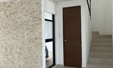 Casa equipada en venta dentro de residencial privado con alberca y amenidades
