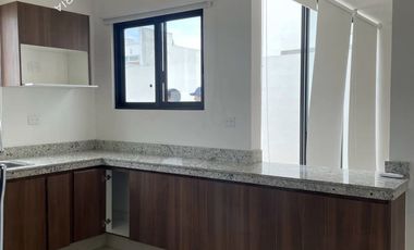 Casa equipada en venta dentro de residencial privado con alberca y amenidades
