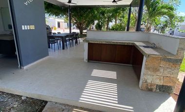Casa equipada en venta dentro de residencial privado con alberca y amenidades