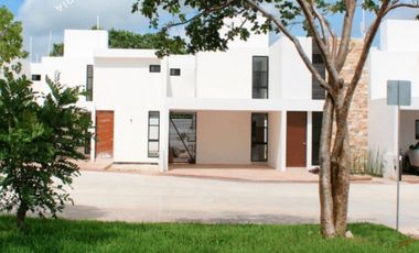 Casa equipada en venta dentro de residencial privado con alberca y amenidades