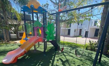 Casa equipada en venta dentro de residencial privado con alberca y amenidades