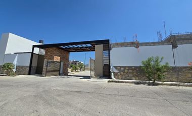 CASA EN VENTA, FRACC BOSQUES DE LA TRINIDAD, 3 RECS, 3 NIVELES, TUXTLA GTZ