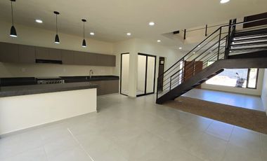CASA EN VENTA, FRACC BOSQUES DE LA TRINIDAD, 3 RECS, 3 NIVELES, TUXTLA GTZ