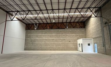 En renta BODEGA 500 mts2 con oficina $80,000