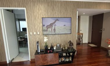 SE ALQUILA ESPECTACULAR FLAT AMOBLADO O SEMIAMOBLADO EN PRIMER PISO DE 3 DORMITORIOS MAS SERVICIOS. CERCA A UPC , EMBAJADA EE.UU. AV.