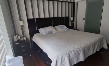 SE ALQUILA ESPECTACULAR FLAT AMOBLADO O SEMIAMOBLADO EN PRIMER PISO DE 3 DORMITORIOS MAS SERVICIOS. CERCA A UPC , EMBAJADA EE.UU. AV.