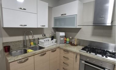 SE ALQUILA ESPECTACULAR FLAT AMOBLADO O SEMIAMOBLADO EN PRIMER PISO DE 3 DORMITORIOS MAS SERVICIOS. CERCA A UPC , EMBAJADA EE.UU. AV.