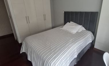 SE ALQUILA ESPECTACULAR FLAT AMOBLADO O SEMIAMOBLADO EN PRIMER PISO DE 3 DORMITORIOS MAS SERVICIOS. CERCA A UPC , EMBAJADA EE.UU. AV.