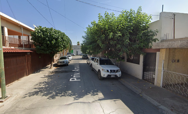 Bonita casa en remate bancario- Nueva los Ángeles, Torreón, Coah.