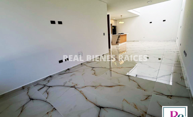 ¡Se vende hermosa casa medianera en unidad cerrada!