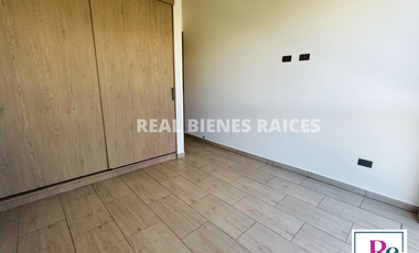 ¡Se vende hermosa casa medianera en unidad cerrada!