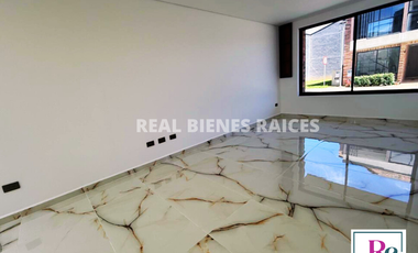 ¡Se vende hermosa casa medianera en unidad cerrada!