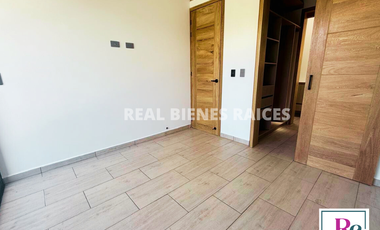 ¡Se vende hermosa casa medianera en unidad cerrada!