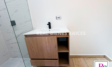 ¡Se vende hermosa casa medianera en unidad cerrada!