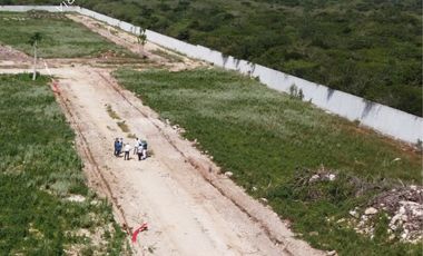 Venta de terreno en privada con amenidades en Mérida