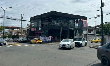 Propiedad Comercial de Alta Rentabilidad en Plena Avenida Manabí – 4 Locales