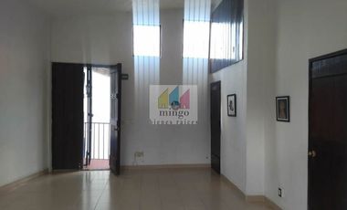 Bonito Local en Plaza Comercial