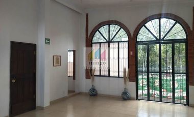 Bonito Local en Plaza Comercial