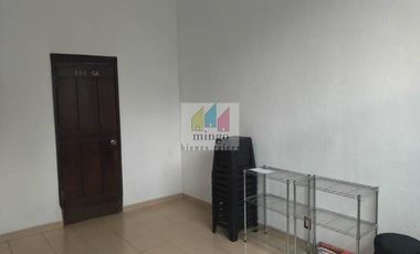 Bonito Local en Plaza Comercial