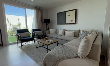 Casa de 2 niveles con 3 Recámaras con Jardín de 40 m2