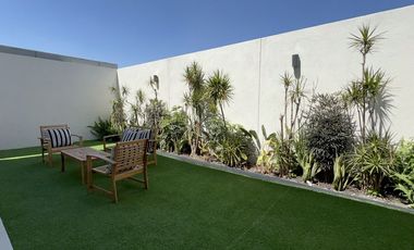 Casa de 2 niveles con 3 Recámaras con Jardín de 40 m2