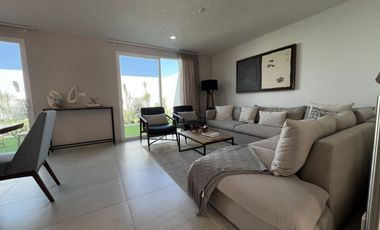 Casa de 2 niveles con 3 Recámaras con Jardín de 40 m2
