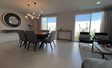 Casa de 2 niveles con 3 Recámaras con Jardín de 40 m2