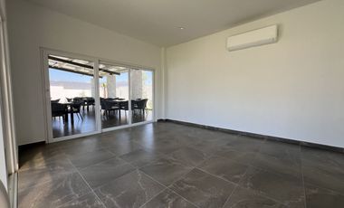 Casa de 2 niveles con 3 Recámaras con Jardín de 40 m2