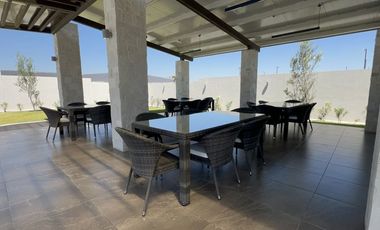 Casa de 2 niveles con 3 Recámaras con Jardín de 40 m2
