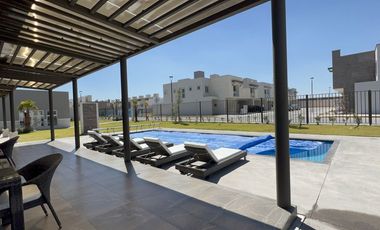 Casa de 2 niveles con 3 Recámaras con Jardín de 40 m2