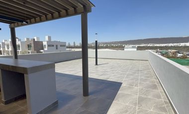 Casa de 2 niveles con 3 Recámaras con Jardín de 40 m2