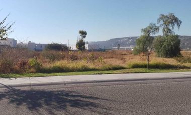 Terreno ubicado enfrente de Fraccionamiento Puerta Verona