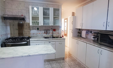 Vendo Casa de cuatro dormitorios y de un piso en Quilpue