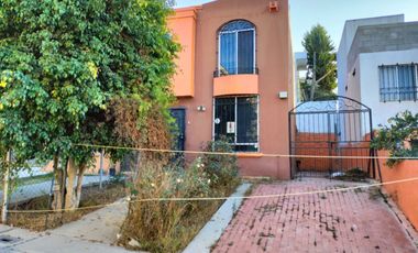 CASA EN VENTA EN COLINAS DE CALIFORNIA TIJUANA, PRIVADA CON PORTÓN