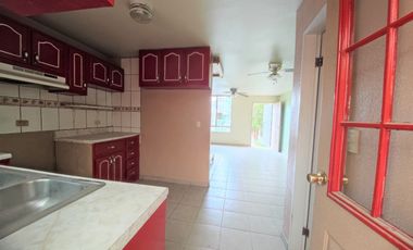 CASA EN VENTA EN COLINAS DE CALIFORNIA TIJUANA, PRIVADA CON PORTÓN