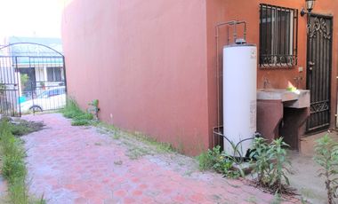 CASA EN VENTA EN COLINAS DE CALIFORNIA TIJUANA, PRIVADA CON PORTÓN