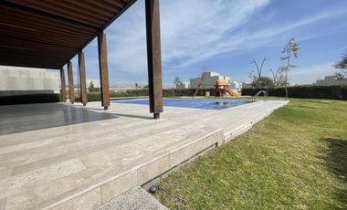 Terreno en Condominio San Lorenzo, Lomas del Campanario Norte