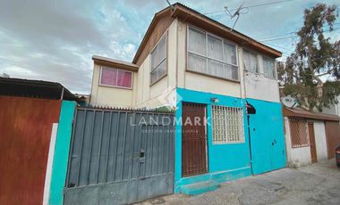 Se vende amplia casa en pleno centro de Calama