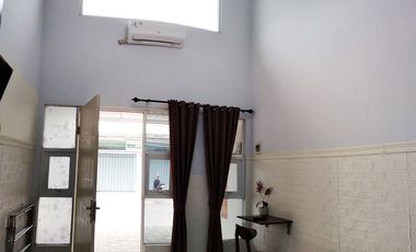 Premium Kost Carport Depan Kamar