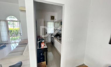 Di Jual Cepat Rumah tanah luas, Lokasi Strategis Bebas banjir, Sangat terawat SIAP HUNI dalam Cluster Graha Raya - Tangerang Selatan
