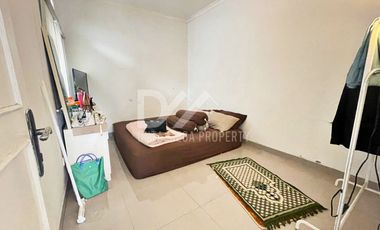 Di Jual Cepat Rumah tanah luas, Lokasi Strategis Bebas banjir, Sangat terawat SIAP HUNI dalam Cluster Graha Raya - Tangerang Selatan