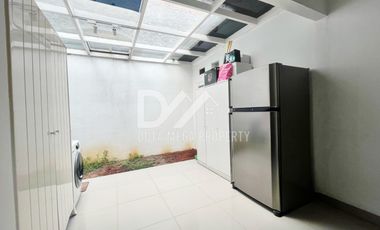 Di Jual Cepat Rumah tanah luas, Lokasi Strategis Bebas banjir, Sangat terawat SIAP HUNI dalam Cluster Graha Raya - Tangerang Selatan