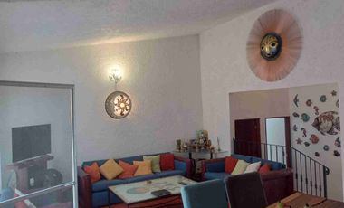 Tlayacapan, Morelos, vendo bonita, cómoda y bien ubicada casa sola, de un solo nivel, buen estilo acorde a la zona, con todos los servicios y escriturada.