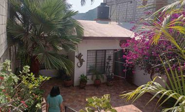 Tlayacapan, Morelos, vendo bonita, cómoda y bien ubicada casa sola, de un solo nivel, buen estilo acorde a la zona, con todos los servicios y escriturada.
