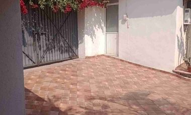 Tlayacapan, Morelos, vendo bonita, cómoda y bien ubicada casa sola, de un solo nivel, buen estilo acorde a la zona, con todos los servicios y escriturada.