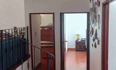 Tlayacapan, Morelos, vendo bonita, cómoda y bien ubicada casa sola, de un solo nivel, buen estilo acorde a la zona, con todos los servicios y escriturada.