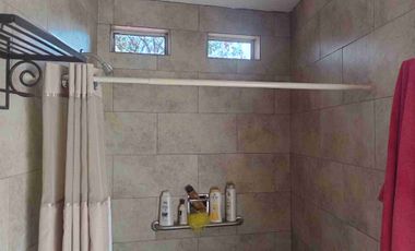 Tlayacapan, Morelos, vendo bonita, cómoda y bien ubicada casa sola, de un solo nivel, buen estilo acorde a la zona, con todos los servicios y escriturada.